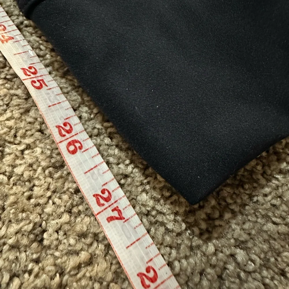 Black yoga leggings cuffed with pockets size large